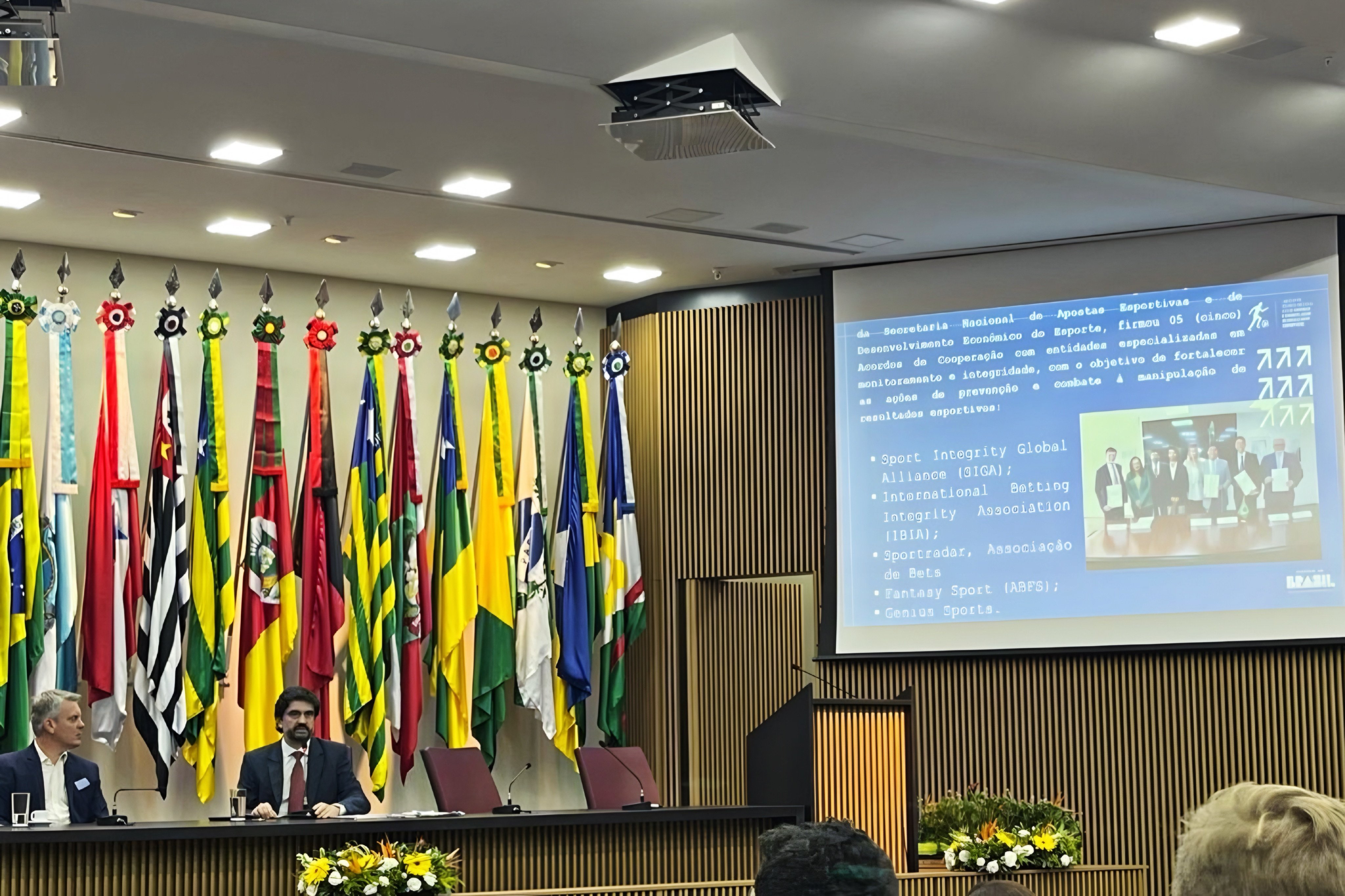 A6748B72-44FB-4A4D-B090-508A3717F9AC